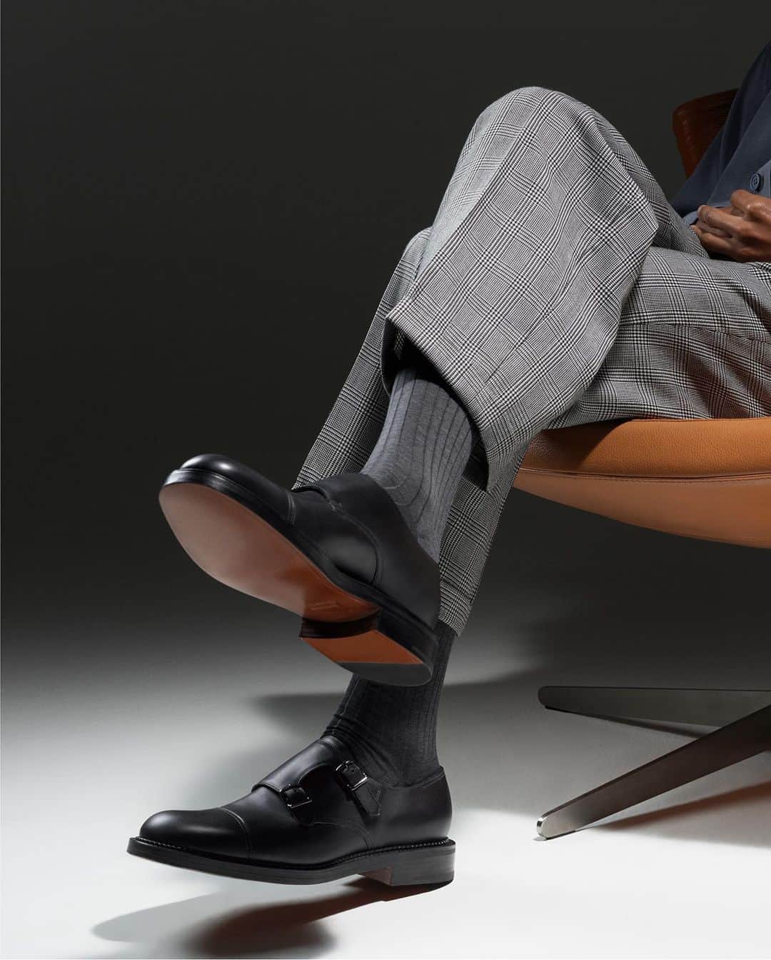 ジョンロブのインスタグラム：「John Lobb continues the story of its enduring classics with the introduction of William New Standard, a new iteration of the house’s first ready-to-wear style characterised by a contemporary rounded toe and a strong silhouette. . #johnlobb @image_group_ @louise__ford」