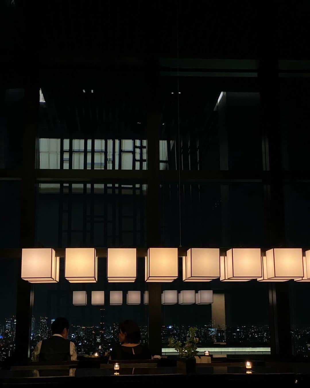 黒澤まさ美さんのインスタグラム写真 - (黒澤まさ美Instagram)「. 大好きな場所で過ごす#最高の夏2020 . #アマン東京  . #amantokyo  #amanjunkie  #aman #luxuryhotel  #luxurytravel  #chill  #twilight #nightphotography  #アマン #アマンジャンキー #ホテル好き #ホテルオタク #空間フェチ  #アラサーこじらせホテルオタク #モテなさそう #フェチ #アラサ #モテ #最高の夏」8月19日 17時20分 - masami_kurosawa