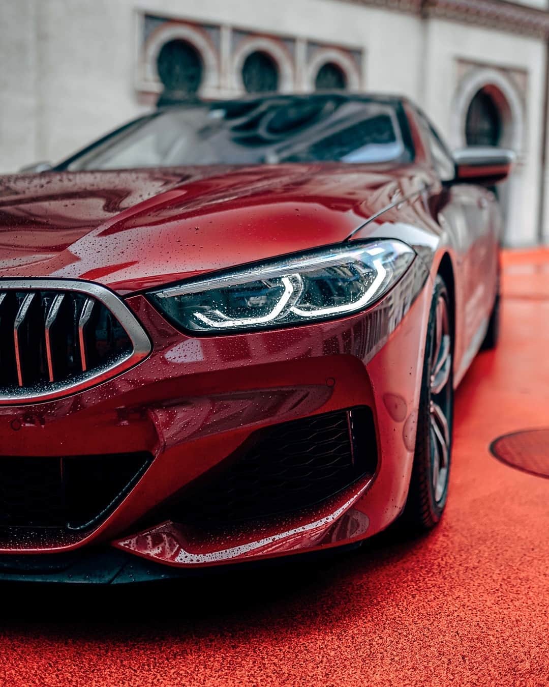 BMWのインスタグラム：「Come as you are.  The BMW 8 Series Gran Coupé.  #THE8 #BMW #8Series #BMWrepost @blekoshots __ BMW M850i xDrive Gran Coupé: Fuel consumption in l/100 km (combined): 10.0–9.9. CO2 emissions in g/km (combined): 229–226. Further information: www.bmw.com/disclaimer.  	 Acceleration (0-100 km/h): 3.9 s. Power: 390 kW, 530 hp, 750 Nm. Top speed (limited): 250 km/h.」