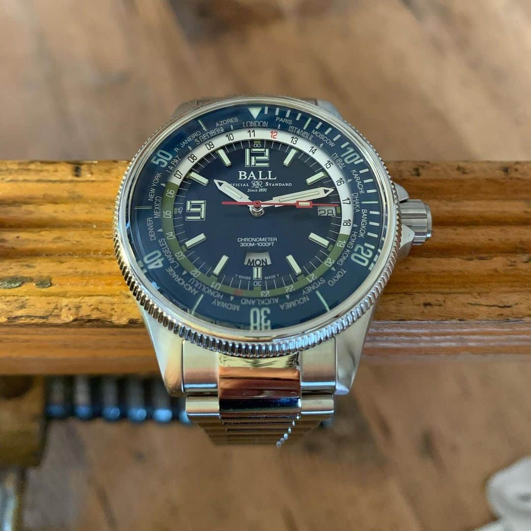 ボール・ウォッチさんのインスタグラム写真 - (ボール・ウォッチInstagram)「The Engineer Master II Diver Worldtime. A cleaner main dial, an updated minute track, larger sword hands and accent colors give new life to an icon.  Available on shop.ballwatch.ch and in our retailers network. #ballwatch #divewatch #worldtime #bluedialwatch #explore #lume #tobeyourself」8月19日 17時27分 - ballwatch