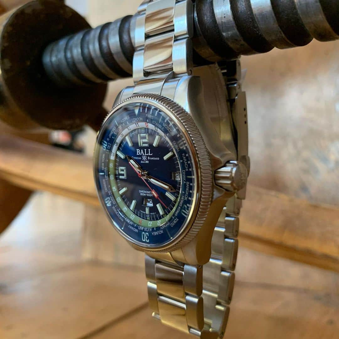 ボール・ウォッチさんのインスタグラム写真 - (ボール・ウォッチInstagram)「The Engineer Master II Diver Worldtime. A cleaner main dial, an updated minute track, larger sword hands and accent colors give new life to an icon.  Available on shop.ballwatch.ch and in our retailers network. #ballwatch #divewatch #worldtime #bluedialwatch #explore #lume #tobeyourself」8月19日 17時27分 - ballwatch