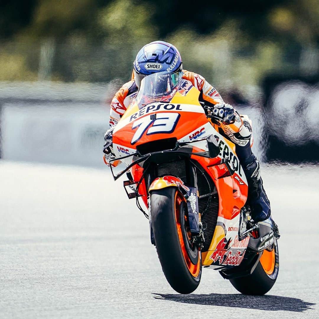 レプソル・ホンダのインスタグラム：「Snapping the front wheel up for the #WheelieWednesday ⠀⠀⠀⠀⠀⠀⠀⠀⠀ @snapon_uk」