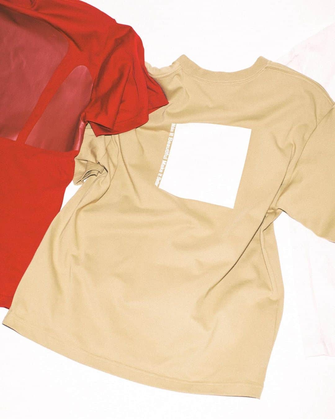 のインスタグラム：「Items｜*S/S Back Square Tee* "Make it Beautiful, Make it Better."。ellesseのブランドフィロソフィイーであるこの言葉と、スクエアのラバープリントが背面に大胆に配されたショートスリーブティー。全5色展開のバリエーションも嬉しい。 ... S/S Back Square Tee [EH10302] ¥6,490 ... #ellesse #エレッセ」