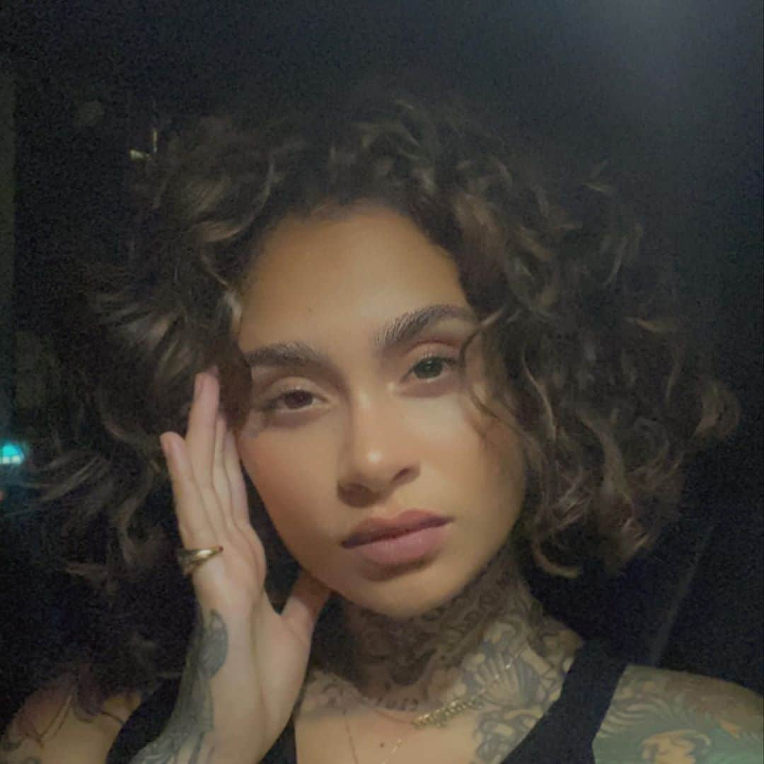 ケラーニさんのインスタグラム写真 - (ケラーニInstagram)「staying gentle. 🎯」8月19日 17時43分 - kehlani