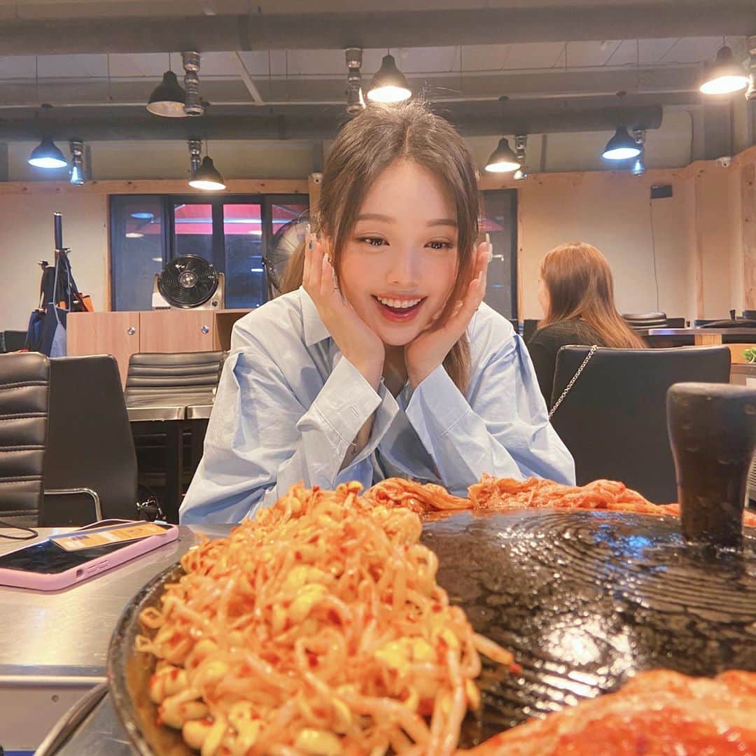 ポニーのインスタグラム：「눈이 저렇게 반짝이는 걸 보니 찐이네요」