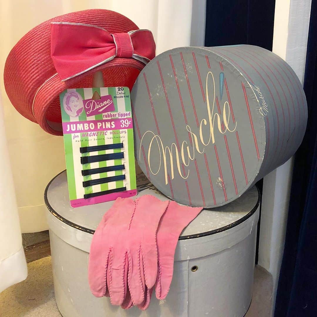 NUTTY Vintage&Collectibleのインスタグラム：「🎀VINTAGE MOOD🎀  ☑︎vtg pink straw beret ☑︎vtg pink suede gloves  💌DMからも通販承ります💌 ㅤㅤㅤㅤㅤㅤㅤㅤㅤㅤㅤㅤㅤ ------------------------------------ 🛍NUTTY通販について🛍 ------------------------------------- ＜ONLINE STORE＞ VINTAGE▶︎http://nutty.theshop.jp/ USED SELECT▶︎https://nuttyselect.official.ec/ （プロフィールページURLよりjump🕊） ㅤㅤㅤㅤㅤㅤㅤㅤㅤㅤㅤㅤㅤ ＜VIDEO CHAT SHOPPING＞ テレビ電話をお繋ぎして、リアルタイムでご案内いたします。詳細は過去の投稿をご覧ください。」
