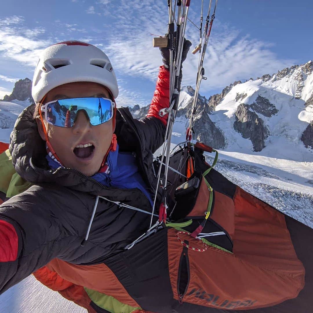 のインスタグラム：「Training Day  +2400m  #Hikeandfly #aiguilledutour tour #refugealbert1er #letour #sweetprotection  #korteldesign #skywalkparagliders #thenorthface #chamonixvalley #montblanc #aiguilledechardonnet　#パラグライダー　#登山 #paraglidinglove #paraglidinglife」