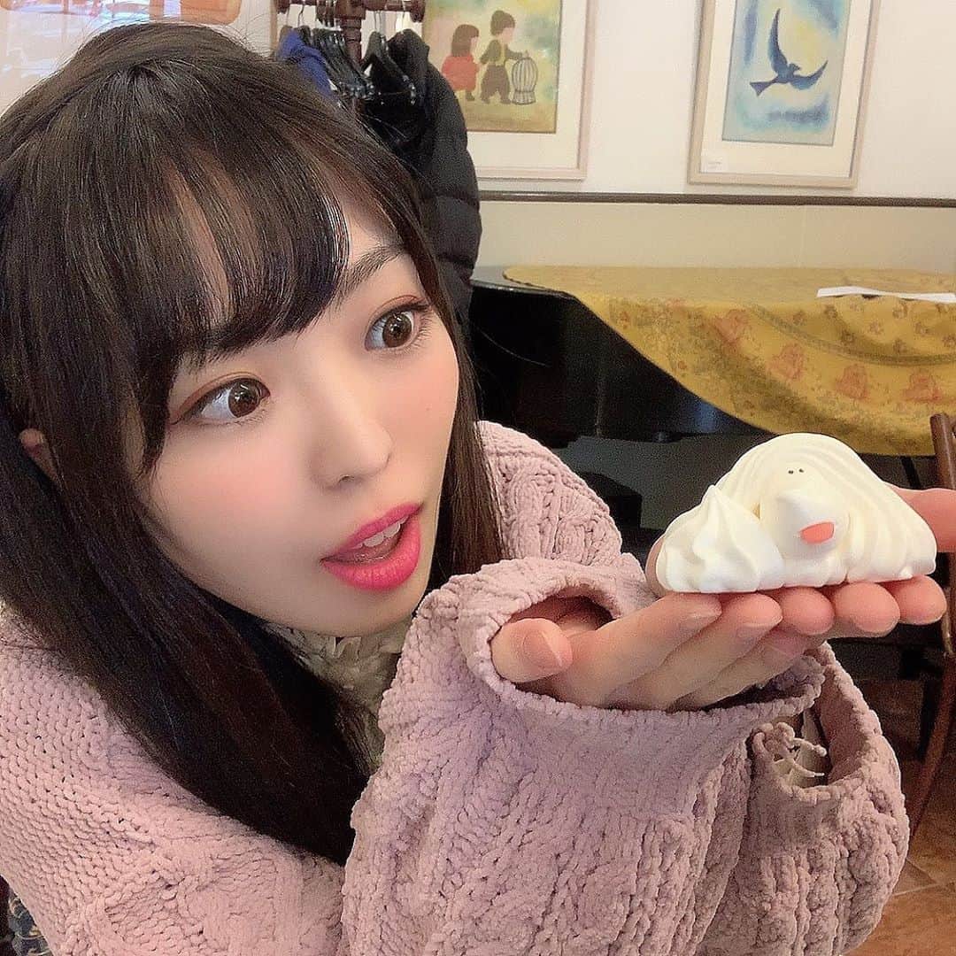 白井佑奈さんのインスタグラム写真 - (白井佑奈Instagram)「. . #メーテルリンク  . 👑ペロッと舌が出てるプードルのメレンゲ菓子👑 . . ＊カニッシュ(¥380) . . メレンゲで出来たフランス菓子🍪💕 . プードルが舌をちょこっと出してるのがめちゃくちゃ可愛い💗🐶 . . メレンゲだから食感はサクッサクで甘いです☺️コーヒーとかと合わせると美味しそう✨ . . . . ＊＊＊＊＊＊＊＊＊＊ メーテルリンク 火~土:9:30~20:00 日:9:30~18:00﻿ 神奈川県横浜市西区岡野1-12-18 新倉ビル﻿ 045-314-0139﻿ ＊＊＊＊＊＊＊＊＊＊ . プロフィールリンクはこちら👉 @yuna_smile0130  . . . #フランス菓子 #フランス菓子メーテルリンク #横浜カフェ #横浜グルメ #横浜 #横浜駅 #横浜観光 #甘党 #スイーツ好きな人と繋がりたい #プードル #犬好きな人と繋がりたい #神奈川カフェ #神奈川グルメ #東京カフェ #東京グルメ #カフェ巡り好きな人と繋がりたい #カフェスタグラム #グルメ女子 #グルメな人と繋がりたい #飲食店応援 #動画編集 #メレンゲクッキー #フランス #japanesegirl #french #cafestagram #fff #sweets #merengue」8月19日 18時10分 - yuna_smile0130