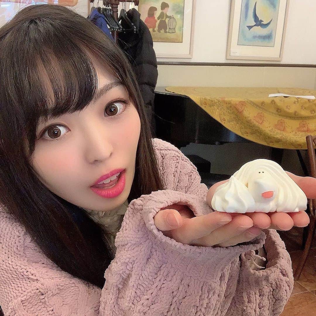 白井佑奈さんのインスタグラム写真 - (白井佑奈Instagram)「. . #メーテルリンク  . 👑ペロッと舌が出てるプードルのメレンゲ菓子👑 . . ＊カニッシュ(¥380) . . メレンゲで出来たフランス菓子🍪💕 . プードルが舌をちょこっと出してるのがめちゃくちゃ可愛い💗🐶 . . メレンゲだから食感はサクッサクで甘いです☺️コーヒーとかと合わせると美味しそう✨ . . . . ＊＊＊＊＊＊＊＊＊＊ メーテルリンク 火~土:9:30~20:00 日:9:30~18:00﻿ 神奈川県横浜市西区岡野1-12-18 新倉ビル﻿ 045-314-0139﻿ ＊＊＊＊＊＊＊＊＊＊ . プロフィールリンクはこちら👉 @yuna_smile0130  . . . #フランス菓子 #フランス菓子メーテルリンク #横浜カフェ #横浜グルメ #横浜 #横浜駅 #横浜観光 #甘党 #スイーツ好きな人と繋がりたい #プードル #犬好きな人と繋がりたい #神奈川カフェ #神奈川グルメ #東京カフェ #東京グルメ #カフェ巡り好きな人と繋がりたい #カフェスタグラム #グルメ女子 #グルメな人と繋がりたい #飲食店応援 #動画編集 #メレンゲクッキー #フランス #japanesegirl #french #cafestagram #fff #sweets #merengue」8月19日 18時10分 - yuna_smile0130