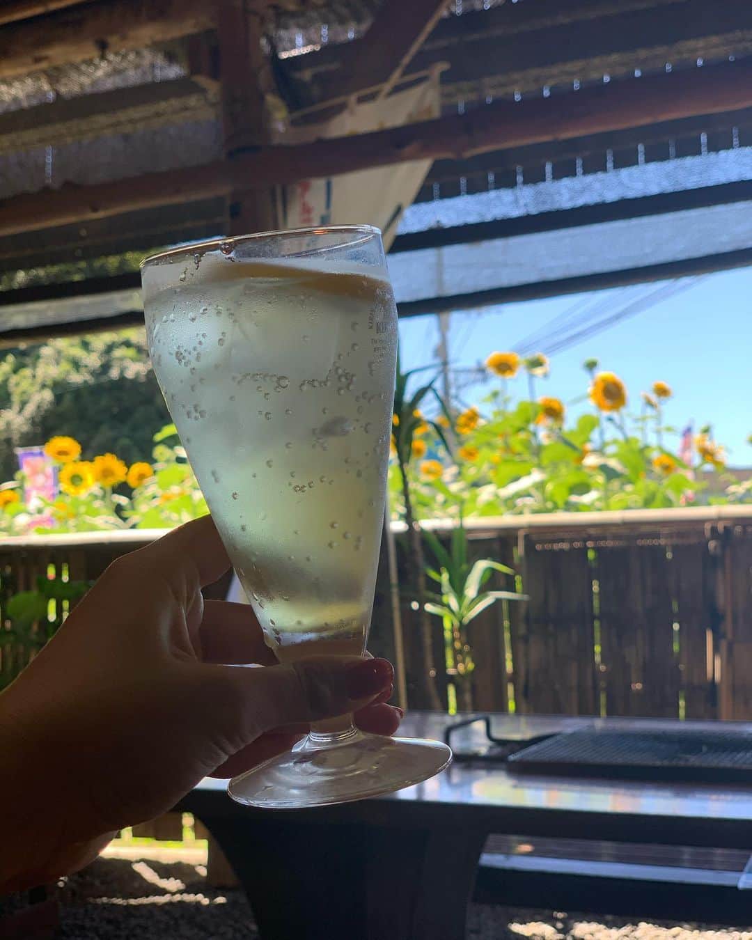 由井香織さんのインスタグラム写真 - (由井香織Instagram)「東京に戻ってきて昨日からまた一旦住んでいます🏠  そもそも私は語学もろくにできない程なので🤣遊ぶ事や結婚なんかも諦めて一点集中して取り組んで結果にしていこう、と覚悟していたのですが… 飛行機が飛ばなくなって✈︎この状況がこんなに長引くとも思わず🥺🥺 何が起こるかわからないですね。 今後東京でできることをやっていこうと思います😊」8月19日 18時14分 - yuikaori_y
