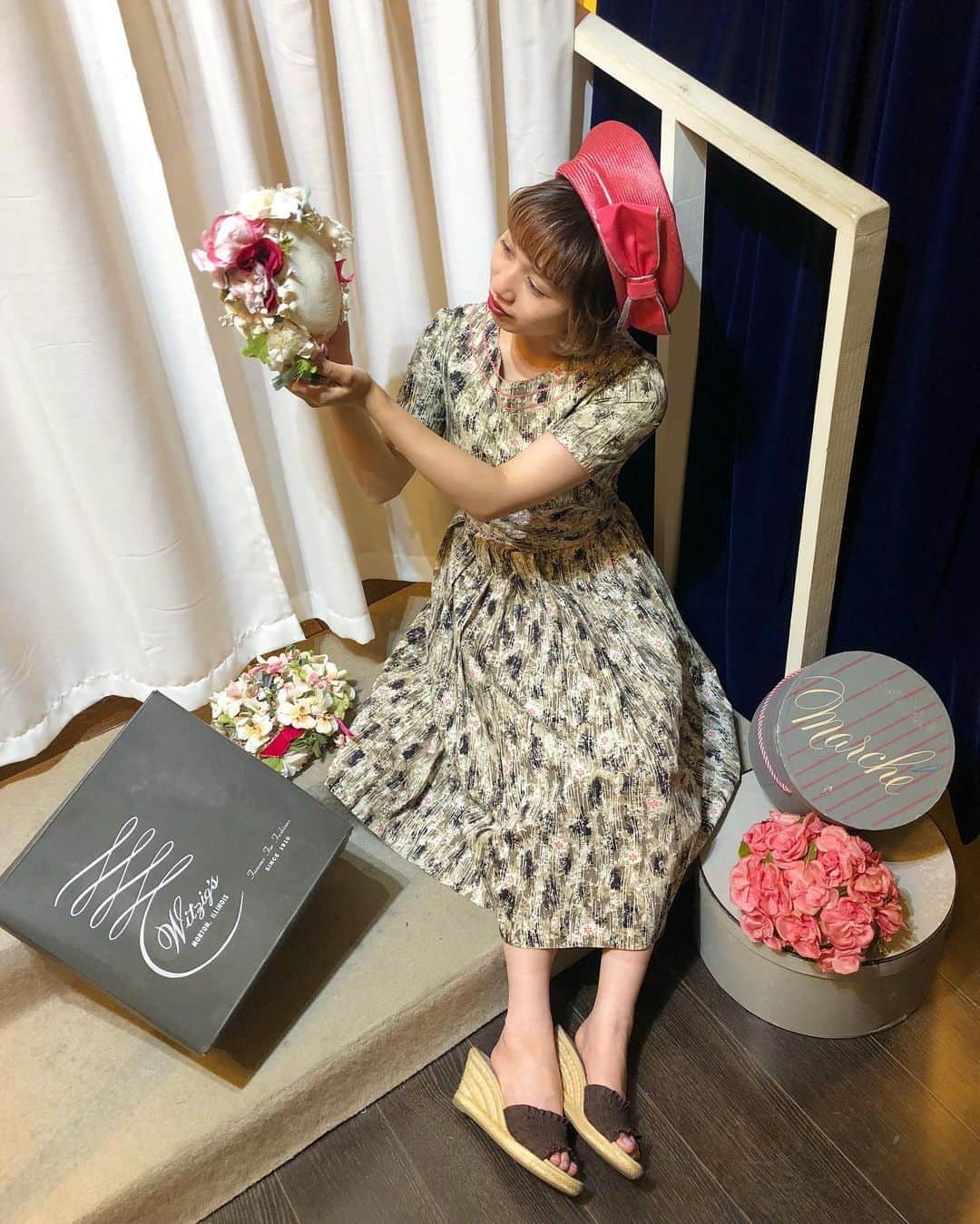 NUTTY Vintage&Collectibleのインスタグラム：「🎀NEW ARRIVAL🎀  ☑︎vtg 50's brown print ric-rac design dress  とっておきのヴィンテージドレスに合わせるのは どのお帽子がいいかしら？🌷  ＊ONLINE STOREにてお買い求めいただけます＊ ㅤㅤㅤㅤㅤㅤㅤㅤㅤㅤㅤㅤㅤ ------------------------------------ 🛍NUTTY通販について🛍 ------------------------------------- ＜ONLINE STORE＞ VINTAGE▶︎http://nutty.theshop.jp/ USED SELECT▶︎https://nuttyselect.official.ec/ （プロフィールページURLよりjump🕊） ㅤㅤㅤㅤㅤㅤㅤㅤㅤㅤㅤㅤㅤ ＜VIDEO CHAT SHOPPING＞ テレビ電話をお繋ぎして、リアルタイムでご案内いたします。詳細は過去の投稿をご覧ください。」