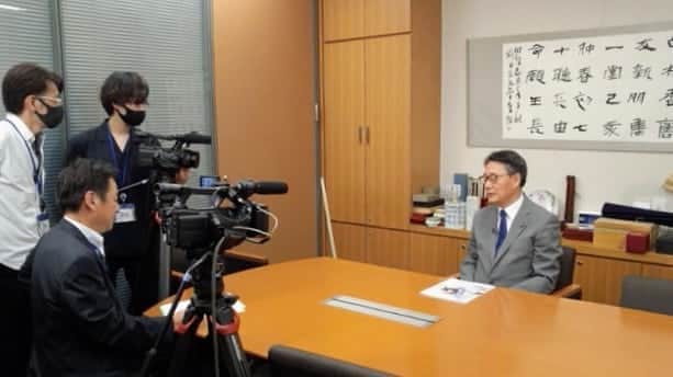 海江田万里さんのインスタグラム写真 - (海江田万里Instagram)「３月に公開され「Fukushima50」の映画がDVD化されることになり、その中に入れるメッセージを撮影しました。 東日本大震災と福島の原発事故で経験したことを、私なりに次世代に語り継ぎたいと思っています。  #立憲民主党　#衆議院議員　#海江田万里　#Fukushima50」8月19日 18時15分 - kaiedabanri