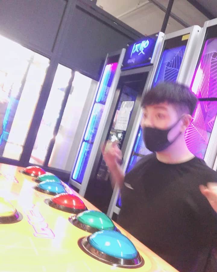 ヒョクジン のインスタグラム：「뿌셔뿌셔 🔵🟢🔴」