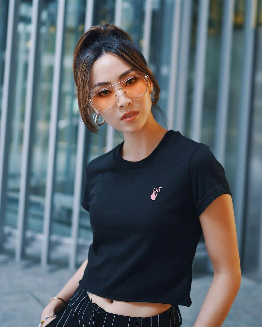 ソニアのインスタグラム：「How @nicolequek takes a photo of me vs @jermsng 🤷🏻‍♀️   Fresh drop by @diplo and @gentlemonster, in stores 2nd September 💯  #GentleMonsterXDIPLO」