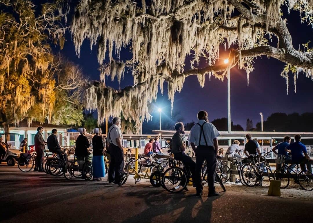 National Geographic Travelさんのインスタグラム写真 - (National Geographic TravelInstagram)「Photo by @dina_litovsky  A crowd of Amish and Mennonite spectators gathers every evening at Pinecraft Park to watch a nightly volleyball game. Pinecraft is a small community in Sarasota, Florida, where Amish and Mennonites from all over the United States vacation each winter. The usual rules are a bit looser, as a blind eye is turned to the use of cell phones, cameras, and bicycles while encouraging recreational activities and group sports.  For more images, follow me @dina_litovsky.」8月19日 19時03分 - natgeotravel