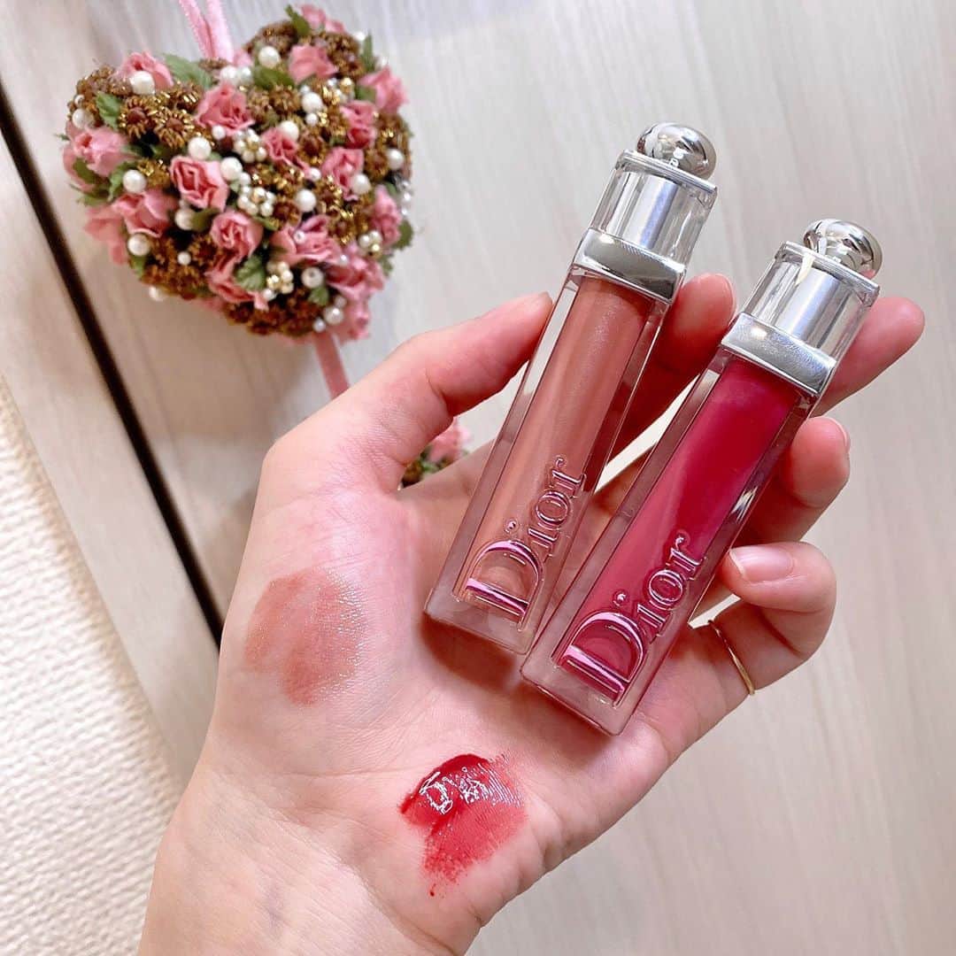 みゅうみゅうのインスタグラム：「. . . . 久しぶりにDiorでリップグロス買っちゃった。 . この子達もインスタで見つけて一目惚れしたの🥺💓 . 一色使いでも勿論可愛いんだけど、ベージュカラーを全体的に塗ってから濃いピンクを内側にだけ塗ってグラデーションにしたら鬼可愛かった💓💓 . . ディオールアディクトステラーグロス 左側のベージュ→630 右側のピンク→754 . . #dior💄  #dior #💄 #lip #lipgloss  #beige #マグニファイ #Dライト #beauty #cosmetics  #autumn  #秋カラー #リップグロス #イエベ秋」