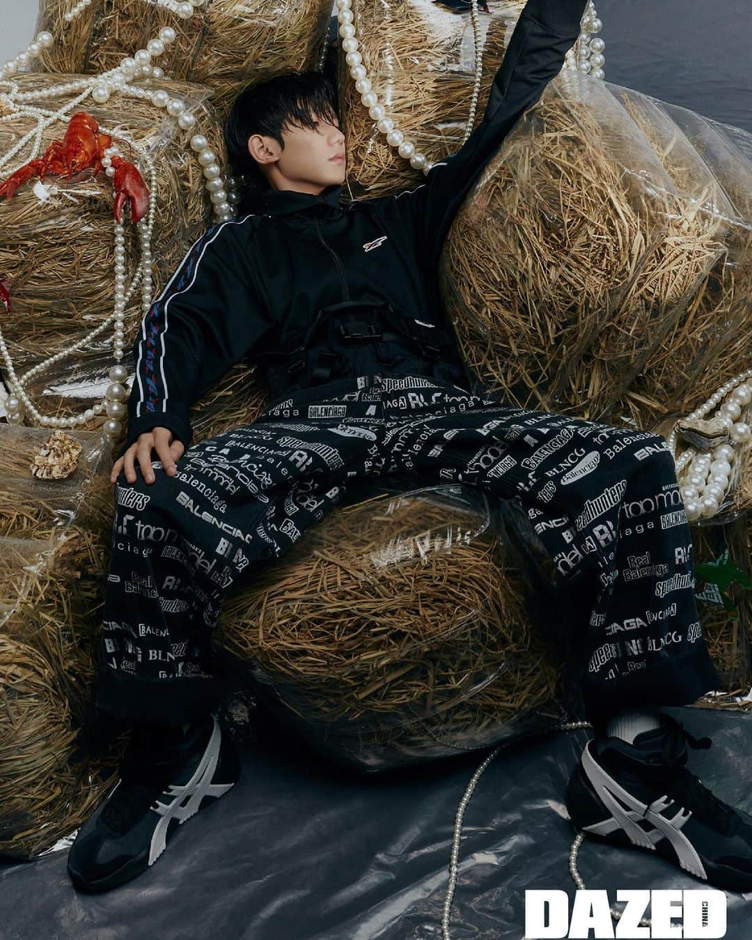 Onitsuka Tigerさんのインスタグラム写真 - (Onitsuka TigerInstagram)「DAZED CHINA August 2020 Issue with Roy Wang in Autumn-Winter 2020 collection. @roy_____wang  @dazedchina #RoyWang #王源 #DAZED #OnitsukaTiger」8月19日 19時10分 - onitsukatigerofficial