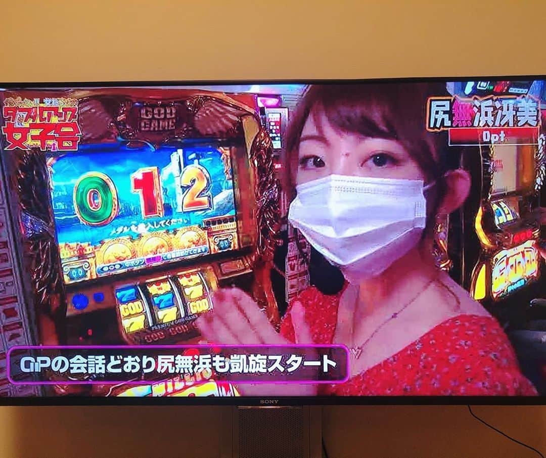 尻無浜冴美さんのインスタグラム写真 - (尻無浜冴美Instagram)「8月17日発売、雑誌『パニック7ゴールド』 付録動画“ダブルアップ女子会”に出演してます( *´꒳`*) 新作動画企画なのでみんな気になるでしょ？😏 MCで初回しやってるのでそこも見どころです🤣❣️  雑誌最後のページに、温泉ちゃんとのコラボコラムも掲載中👍 コンビニ書店で(σ´∀`)σｹﾞｯﾁｭ♡してね♪ 編集部さんへ感想ハガキお待ちしてます💌  #パニック7  #パニック7ゴールド  #矢部あきの  #橘リノ  #パチスロライター  #ガイドワークス  #スロット女子 #スロット好きと繋がりたい  #スロット  #パチスロ」8月19日 19時15分 - saemi_shinahama