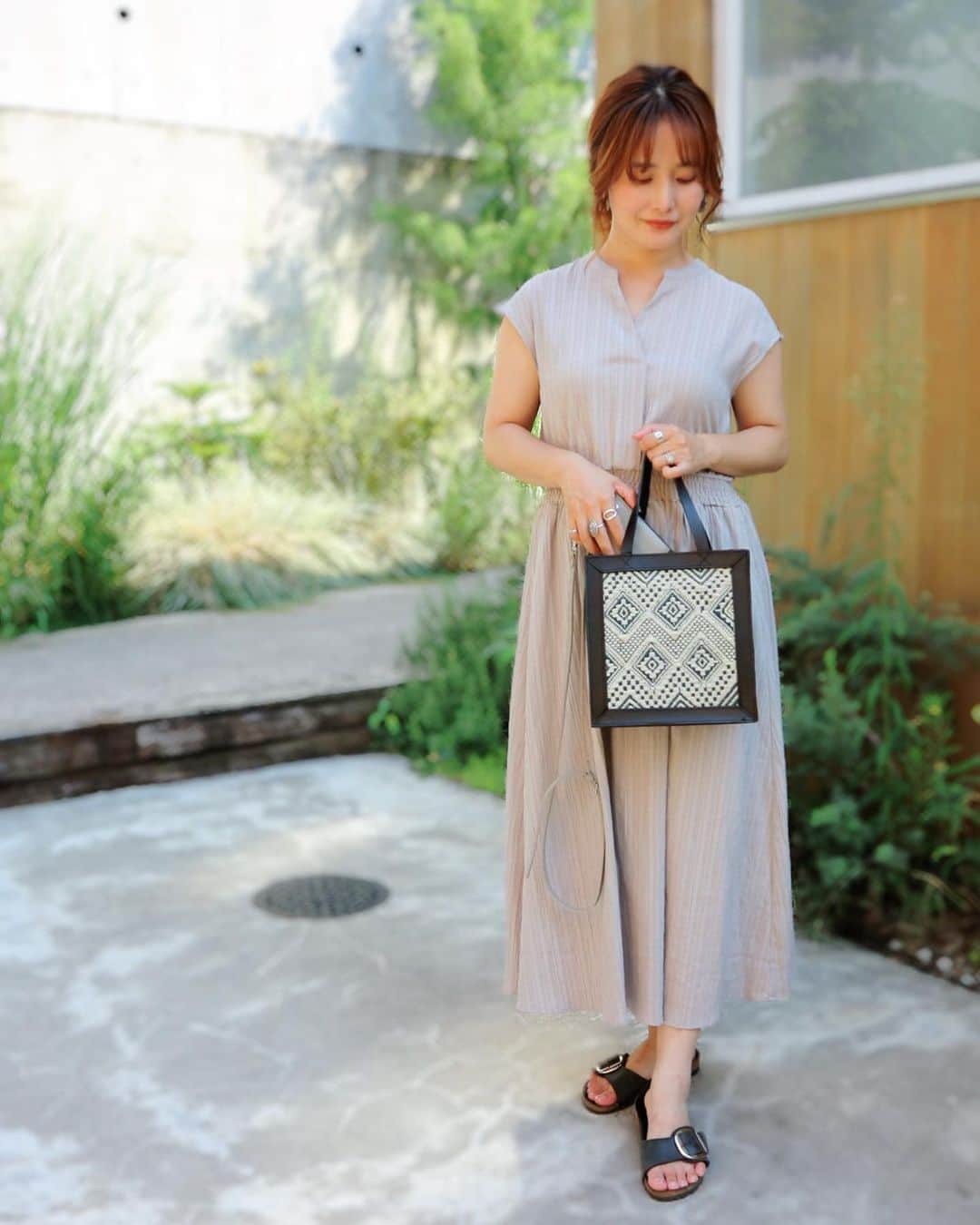 のインスタグラム：「‥ いつかのお仕事服。 ワンピ【reca(@reca.yahoo )】のものです。 ∵ ∵ #reca #recaコーデ #お仕事コーデ #お仕事スタイル #ママコーデ #ママファッション #大人ファッション #30代コーデ #アラフォーコーデ #大人可愛い #ミヤマリ #vocest #vocemagazine #美容ブロガー #インフルエンサー #超未熟児ママ #ママ #ワーママ #ワーママコーデ #男の子ママ #mamagirl #おしゃれさんと繋がりたい #男の子ママと繋がりたい」