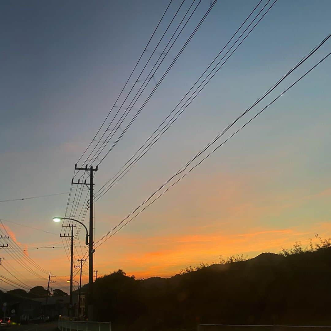 板谷由夏 さんのインスタグラム写真 - (板谷由夏 Instagram)「脳内はユーミンの名曲、夕涼み　が流れてます 短い夏休みを家族で過ごし、明日からまた頑張りますよ 無理しない、気持ちゆっくり、穏やかに。」8月19日 19時20分 - yukaitaya