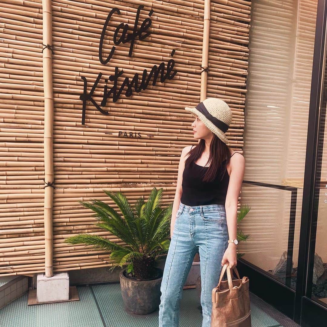 望月京奈のインスタグラム：「..🤍﻿ ﻿  ﻿ 久しぶりに大好きな友達とゆっくりカフェ☕ ️﻿幸せーー☺️🧡 ﻿ ﻿ ﻿ #cafe #maisonkitsune #表参道カフェ #カフェ #表参道 #ファッション #青山 #fashion #cafekitsune #일본인　#카페　#패션」
