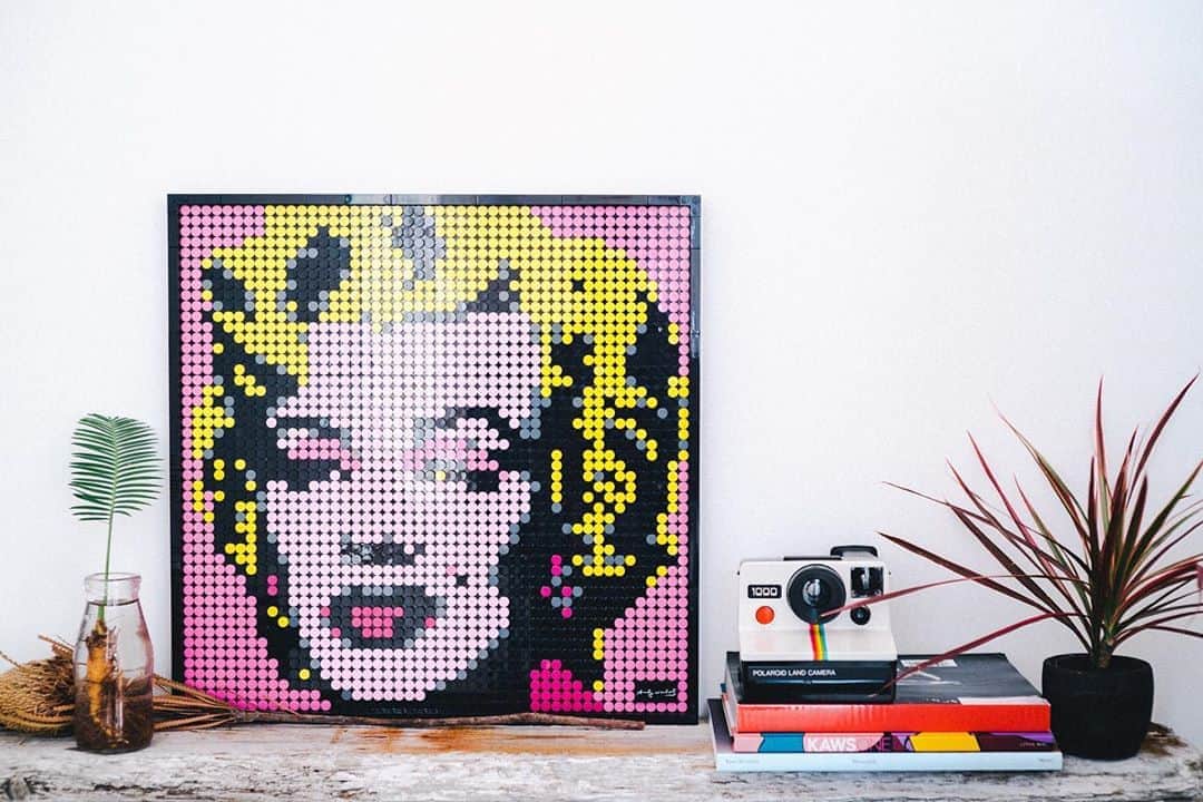 Hikaru Nakamuraのインスタグラム：「作るアート🖼 LEGOのアンディ・ウォーホル  子供の頃、お城シリーズとかスターウォーズのレゴを作ってたけど、アートタイプがあるなんて知らなかった😌  これはまさに大人のLEGO✨  作って部屋のインテリアに👍  #大人のレゴ#レゴ#レゴアート#PR#インテリア#アンディウォーホル#lego#andywarhol」