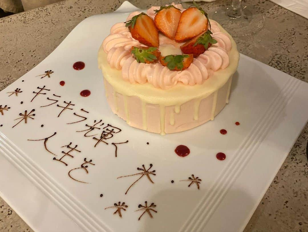 植草歩さんのインスタグラム写真 - (植草歩Instagram)「サプライズケーキ🎂 for @misamissaa   #ザストリングス表参道 #表参道カフェ  #zelkova」8月19日 20時05分 - ayayumin0725