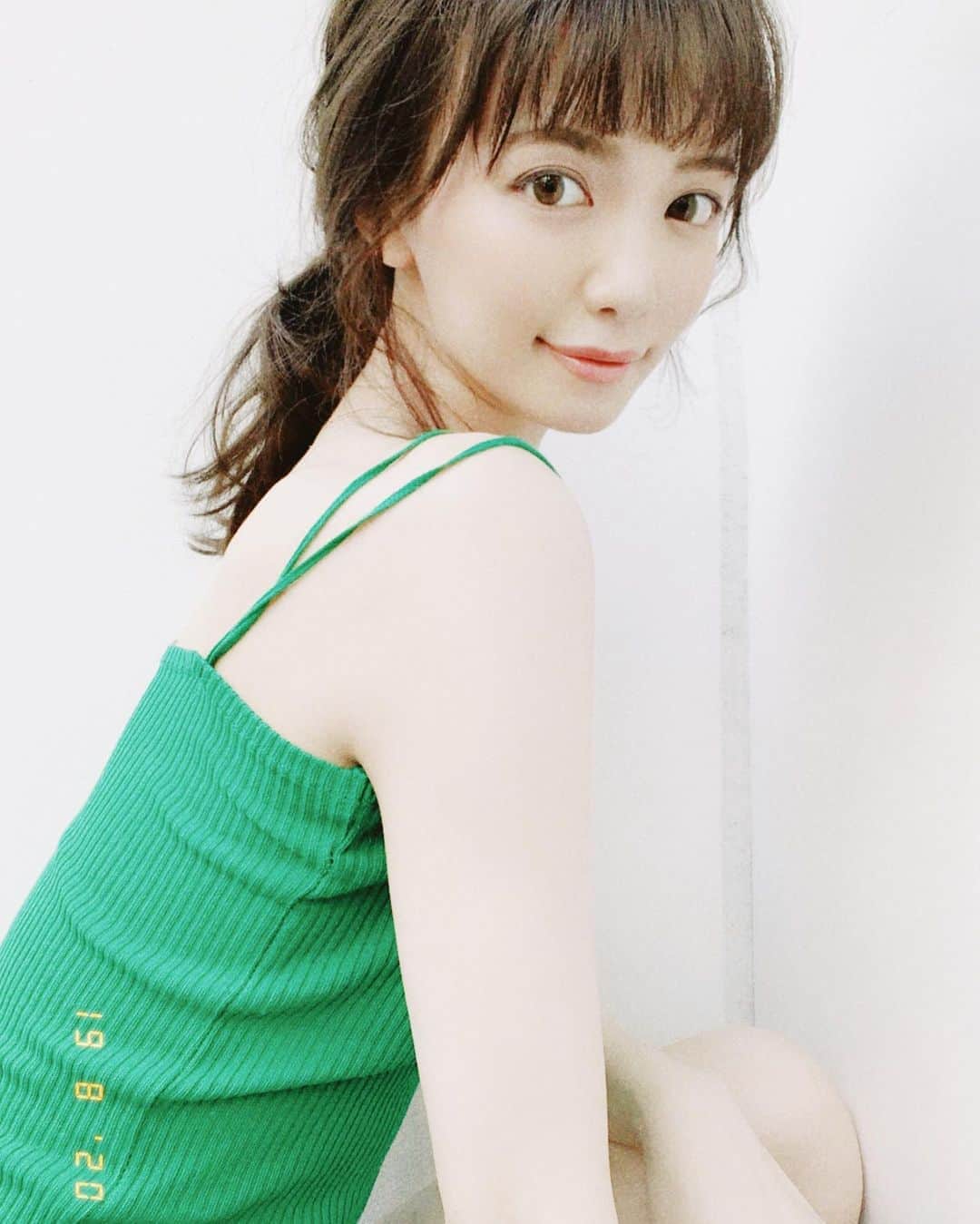 のインスタグラム：「. . そして昨日は「ビバリー昼ズ」 生放送ありがとうございました💌 . 今日は朝から収録でした！！！ このhair&makeは @narabayashiminako 😋 . . #hairstyle #hairarrange #makeup #natural #instagood #instalike #instagram #instapic #instafashion #instalove #instamood #instadaily #unknownjapan #discoverjapan #follow #followｍe #ヘアアレンジ #メイクアップ #後れ毛 #オン眉 #撮影 #ナチュラルメイク #ヘアスタイル #山根千佳」