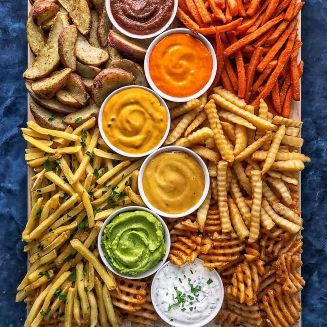 Good Morning Americaさんのインスタグラム写真 - (Good Morning AmericaInstagram)「Celebrate #NationalPotatoDay with a French Fry Board! Link in bio for more 🥔」8月19日 20時00分 - goodmorningamerica