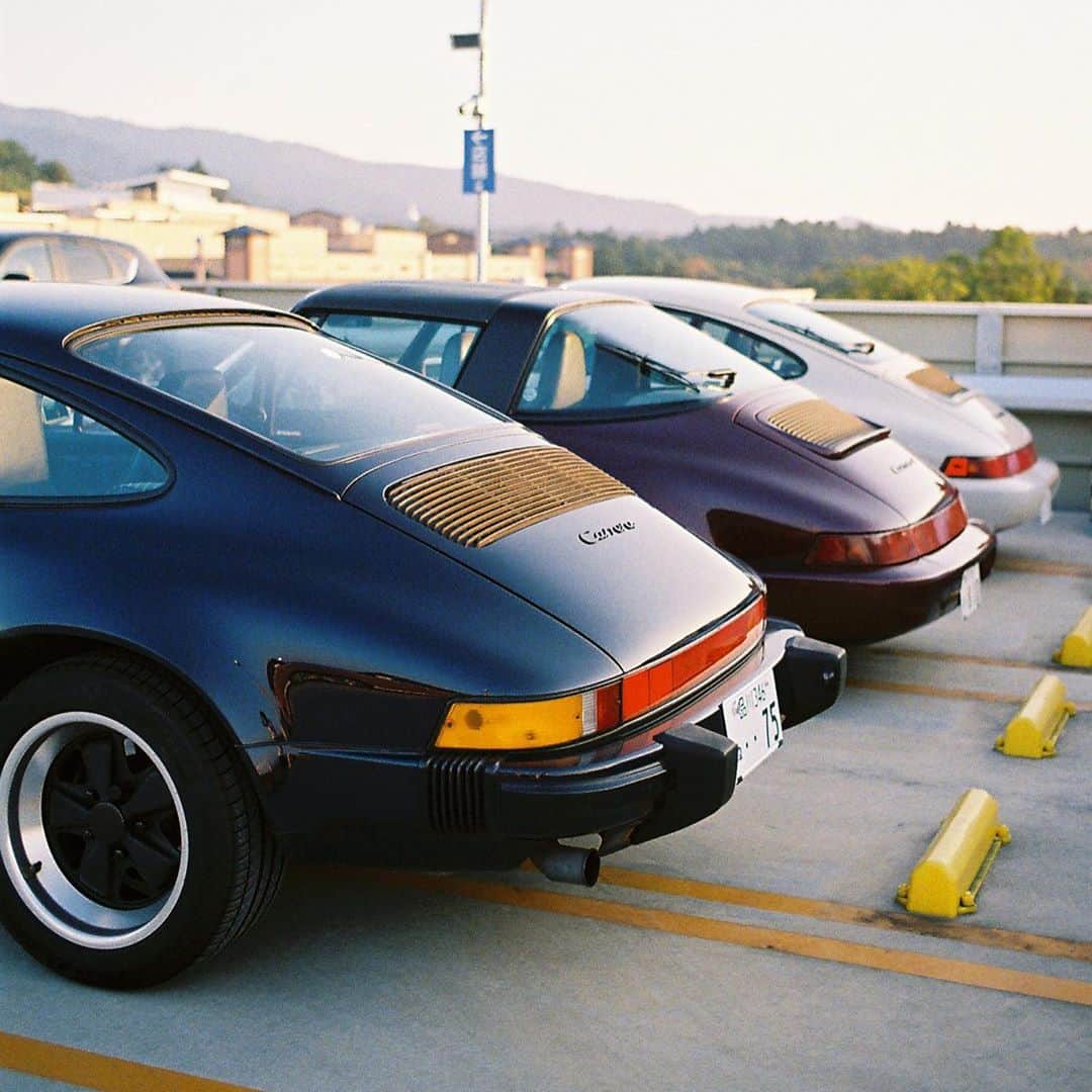 石川涼さんのインスタグラム写真 - (石川涼Instagram)「Mt.Fuji in the Window.  #porsche#porsche911#porsche930#aircooled#1989 #aircooledporsche#classicporsche#classic911#930#964 #964targa#leica#leicamp#leicafilm#filmphotography #leicahermes#leicamphermes#leicacamera」8月19日 20時02分 - vanquishceo