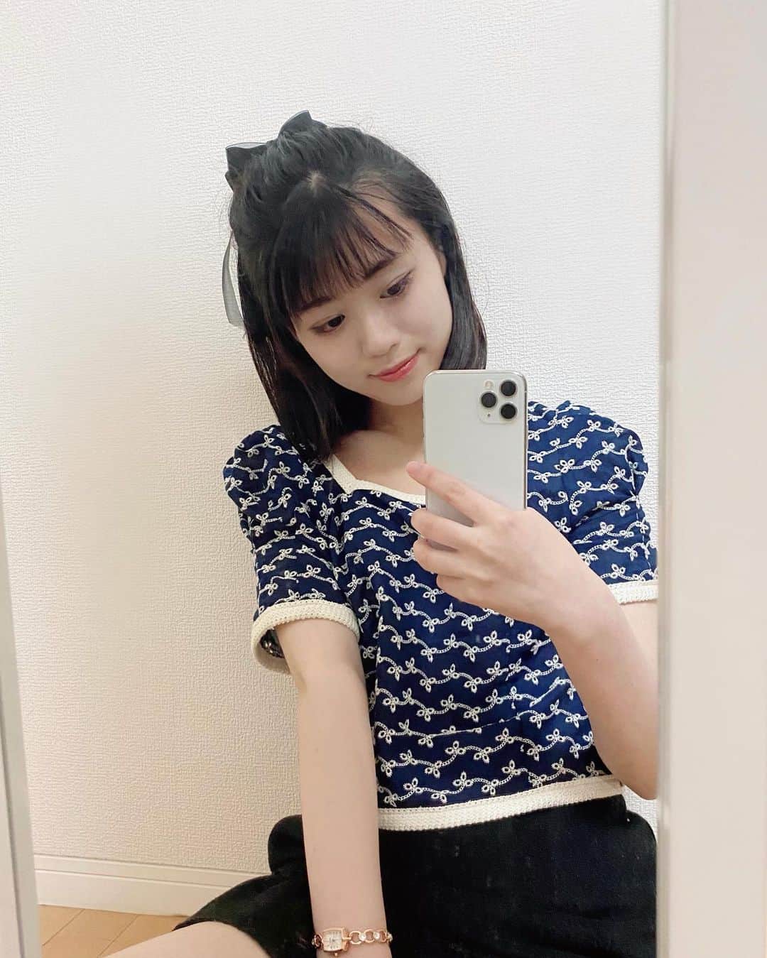 多田成美のインスタグラム：「最近ブルーがお気に入りです💙 今回はブルーのトップスに黒のアイテムを合わせました❤︎  @17kg_official  さん #ootd #💙」