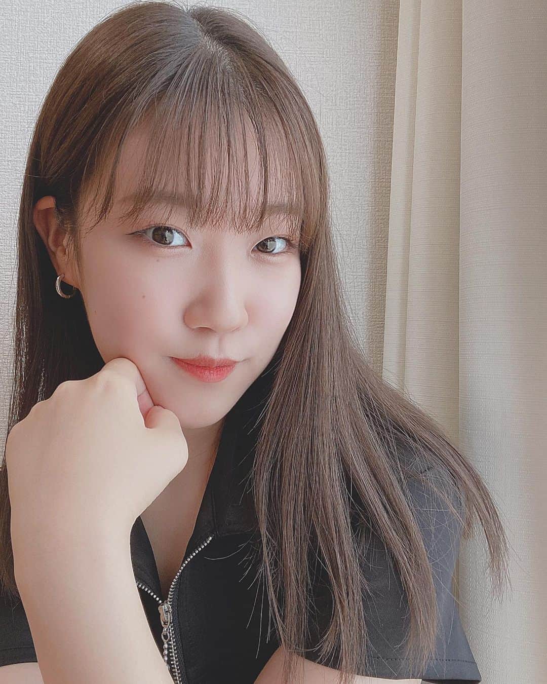 虹香のインスタグラム：「︎︎︎︎︎☺︎ #makeup 💄 最近ちょいとメイクを変えました」