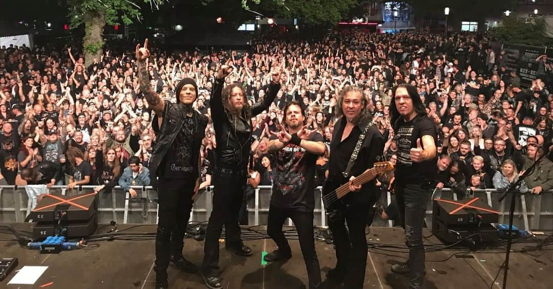 Queensrycheさんのインスタグラム写真 - (QueensrycheInstagram)「At Turock Open Air in Essen, Germany 👍 #queensryche #theverdicttour #essen #germany🇩🇪 #bandofbrothers #friends #friendship #alwaysagoodtimetogether  #parkerlundgren #michaelwilton #toddlatorre #eddiejackson #caseygrillo #memories」8月20日 1時40分 - queensrycheofficial