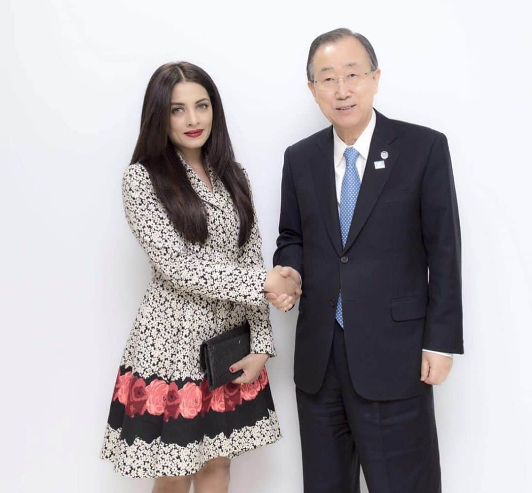 セリーナ・ジェイトリーさんのインスタグラム写真 - (セリーナ・ジェイトリーInstagram)「#worldphotographyday  PROUD to be sharing one of my most treasured pictures with the eighth Secretary-General of the United Nations, Mr Ban Ki-moon. This is not a picture but is one of my lives most enriching moment, experiences and conversation caught on camera. I had the great opportunity to join @unitednations @free.equal under his esteemed leadership and till date have the privilege to work with #LGBTQI equality.  Thanks to him we are @unwomen  The Secretary-General pressed successfully for the creation of UN Women, a major new agency that consolidates the UN’s work in this area. His advocacy for women’s rights and gender equality has also included the “Unite to End Violence against Women” campaign, the “Stop rape Now” initiative, the creation of a “He for She” campaign and the establishment of a new Special representative on Sexual Violence in Conflict.  Needless to say I have truly had a blessed journey so far and will continue to work under such amazing inspirational leaderships @bankimooncentre @free.equal @unitednations @unwomen @unitednationshumanrights  #celina #celinajaitly #bankimoon #bankimooncenterforglobalcitizens #unitednations #humanrights #un #bollywood #indianactress #missindia #missuniverse #heforshe #unwomen #unwomenindia #endviolenceagainstwomen」8月20日 1時43分 - celinajaitlyofficial