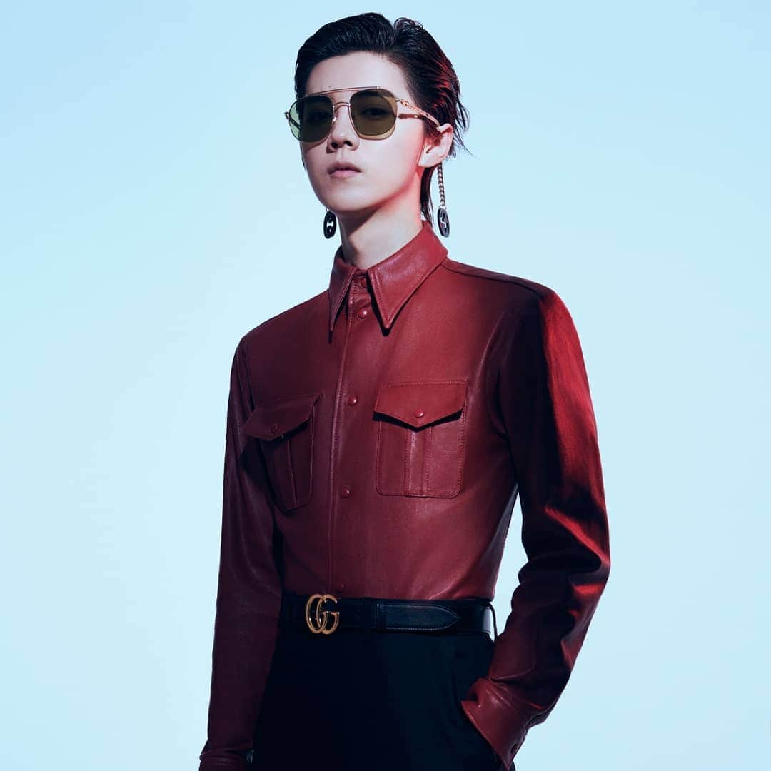 ルハンのインスタグラム：「Cross the 🔥🔥🔥 with #GucciEyewear 🕶️🕶️🕶️」
