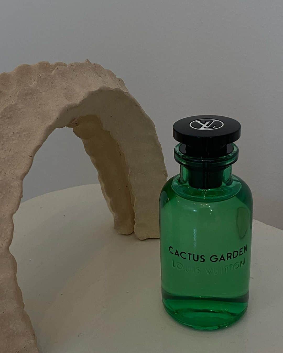 Mathilde Goehlerのインスタグラム：「I think this is my new favourite scent 💚」