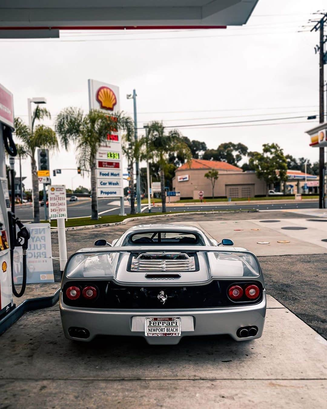 CarsWithoutLimitsさんのインスタグラム写真 - (CarsWithoutLimitsInstagram)「Silver Ferrari #F50 😍 Photo @joshleap.s  #carswithoutlimits #ferrari」8月19日 20時33分 - carswithoutlimits