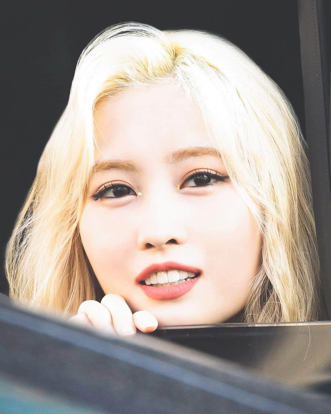 モモさんのインスタグラム写真 - (モモInstagram)「♡ [Fantaken] 200614 - Leaving after Inkigayo - #MOMO #트와이스 #모모 #平井もも #もも #TWICE ©️peachade_1109」8月19日 20時49分 - momojype