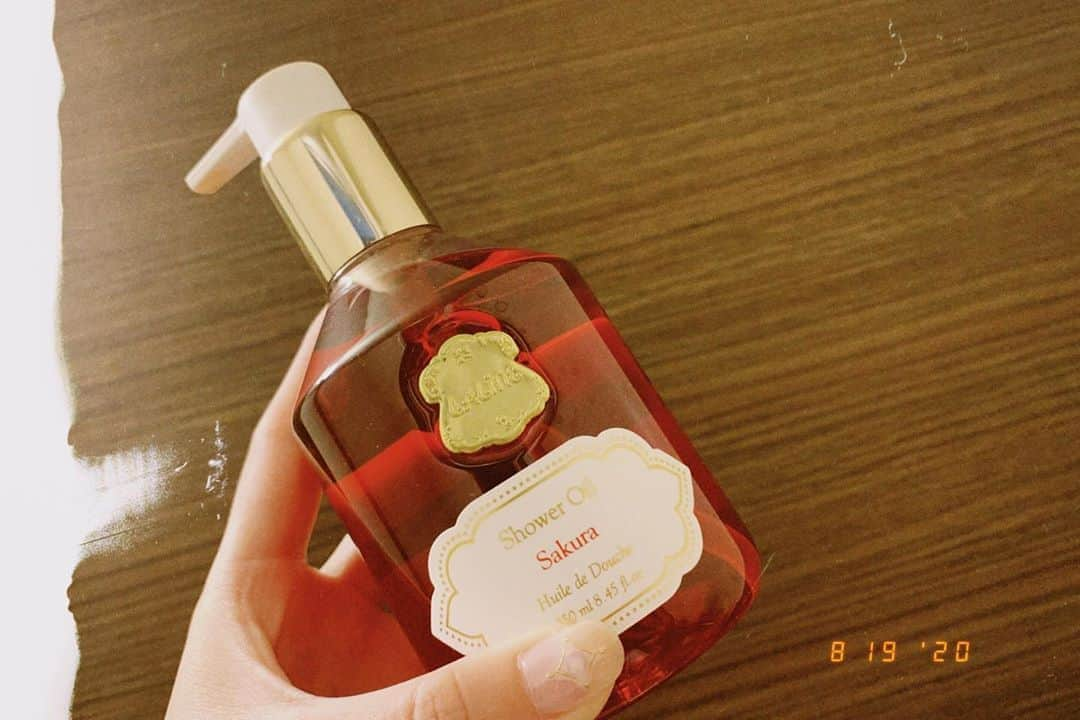 くりかさんのインスタグラム写真 - (くりかInstagram)「おｎｅｗちゃん🛁❤︎ ロクシタンのスースーするシャンプー使ってみたけどめっちゃ気持ちぃ🧴 #bathtime #くぅすたぐらむ #あゆみくりかまき #あゆくま」8月19日 20時51分 - kurika_ayumikurikamaki