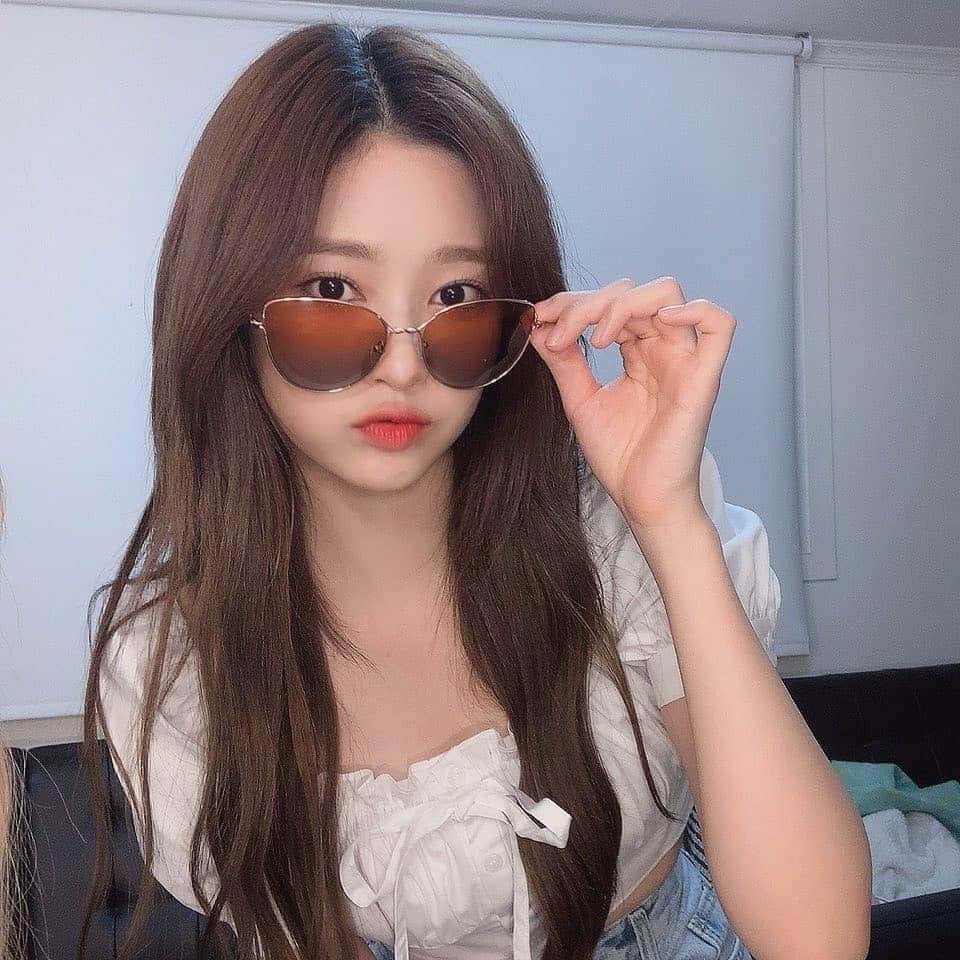 IZ*ONEさんのインスタグラム写真 - (IZ*ONEInstagram)「🤭😎🤗 ⠀ #민주 #ミンジュ #IZONE #아이즈원 #アイズワン」8月19日 21時00分 - official_izone