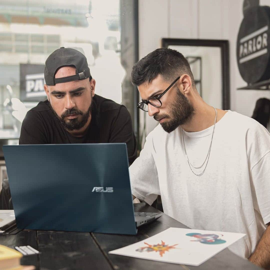 ASUSさんのインスタグラム写真 - (ASUSInstagram)「Meidan @meydan_arttattoo likes to use his #ZenBook Pro Duo for his tattoo art, which features varied colors and combines the old and the new.」8月19日 21時02分 - asus