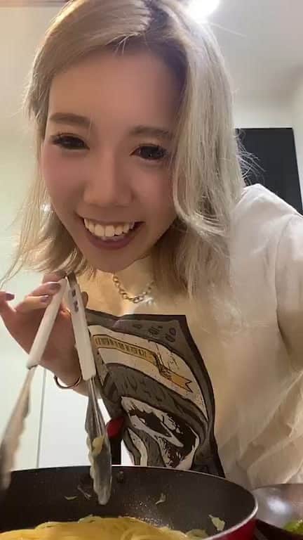 DJ CHI☆MEROのインスタグラム：「#前歯に口紅」
