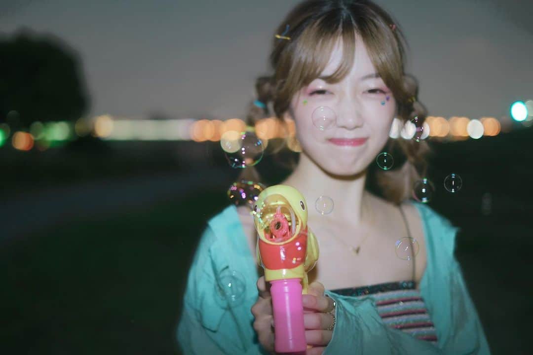 のインスタグラム：「﻿ シャボン玉で遊んだ🐥﻿ ﻿ #作品撮り#ポートレート#ポートレート撮影﻿ #被写体#被写体モデル#モデル#アイドル﻿ #idol#model#selfie#dailylook﻿ #instagood#followme﻿ #아이돌#데일리룩#셀피#팔로우#﻿ #good_portraits_world﻿ #good_portraits_japan﻿」