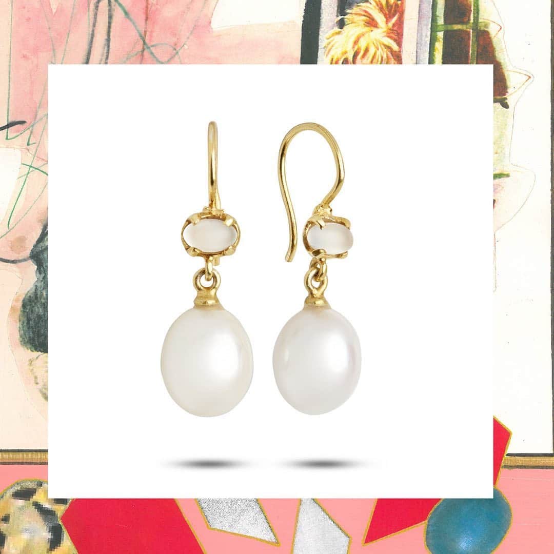 のインスタグラム：「💕NEW ARRIVALS💕 Precious earrings set with Moonstone and white pearls 😍 #carrejewellery」