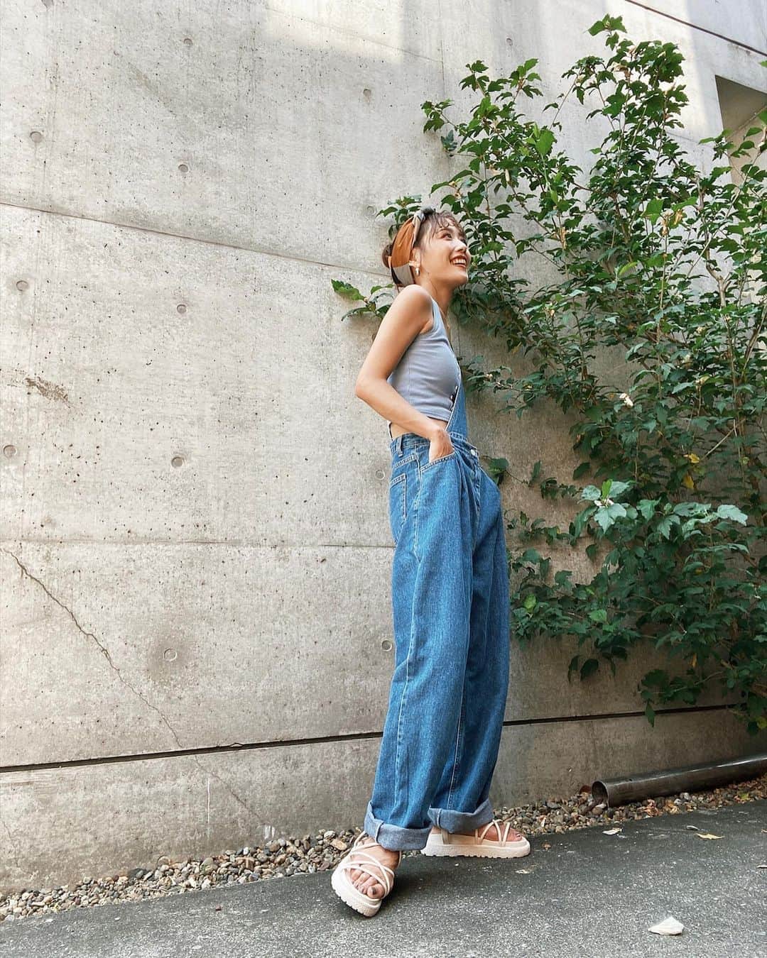 三方美穂さんのインスタグラム写真 - (三方美穂Instagram)「ふふふっ これにきーーめたっ🧡 いくつになっても仲良しでいたいもんです😙 #惚気 #遠距離 #遠距離恋愛 #ニコニコ #オーバーオール #スカーフアレンジ #夏コーデ」8月19日 21時23分 - mihomikata