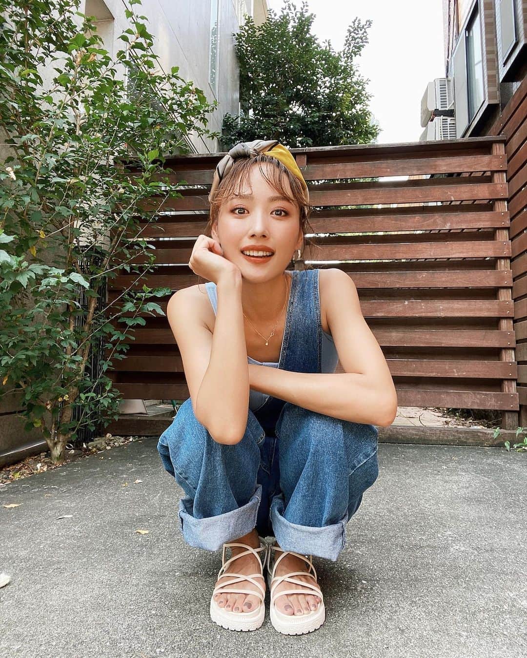 三方美穂さんのインスタグラム写真 - (三方美穂Instagram)「ふふふっ これにきーーめたっ🧡 いくつになっても仲良しでいたいもんです😙 #惚気 #遠距離 #遠距離恋愛 #ニコニコ #オーバーオール #スカーフアレンジ #夏コーデ」8月19日 21時23分 - mihomikata