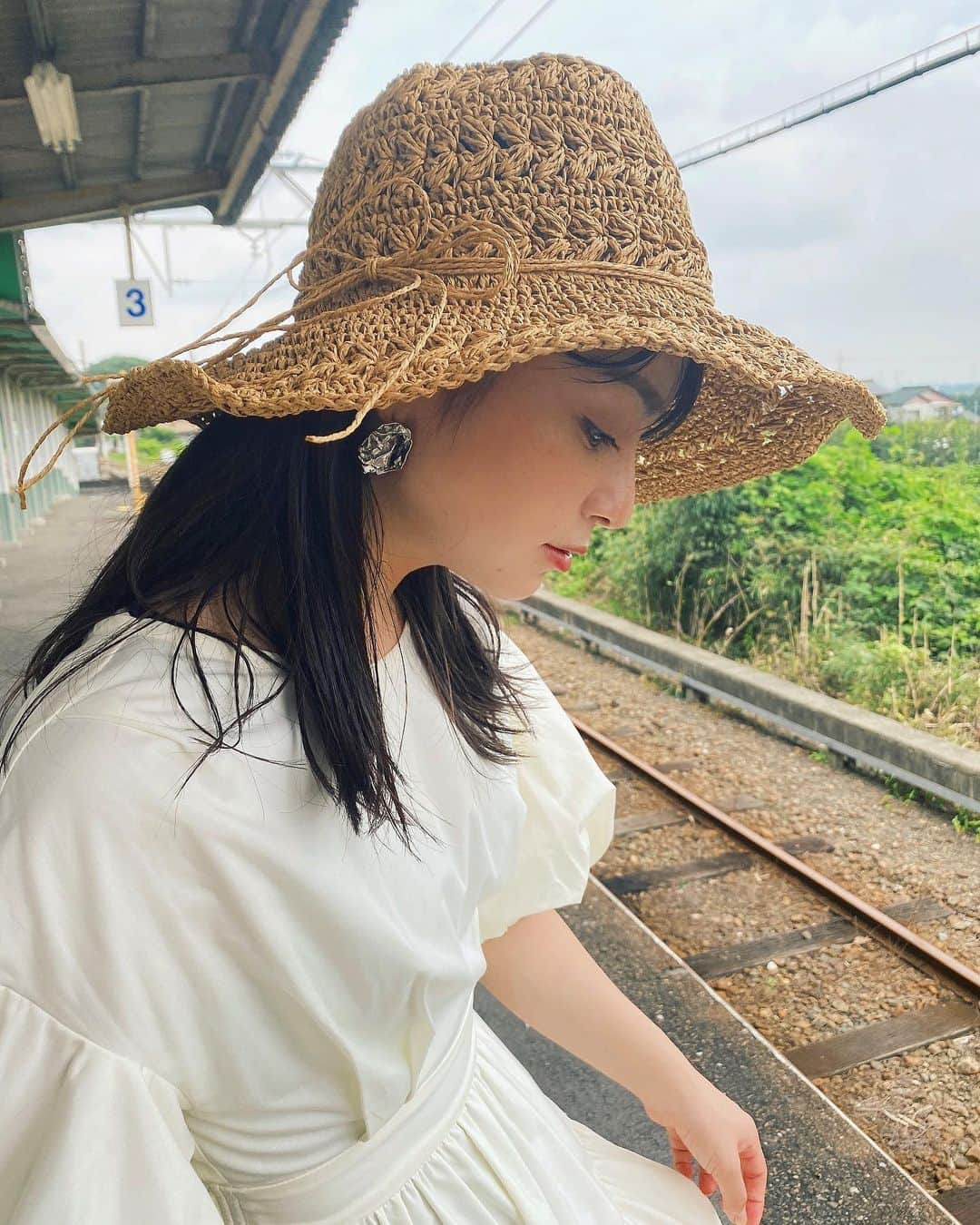 松原菜摘さんのインスタグラム写真 - (松原菜摘Instagram)「麦わら帽子の季節ももうおわりか…👒 夏も好きだけど 1番好きな季節🌰🍁🧡 秋メイク秋コーデ食欲の秋♡ 色々なところに行けるかは今はまだ分からないけど これからの季節が楽しみだな☺︎  #夏の終わり」8月19日 21時20分 - __hani__mn