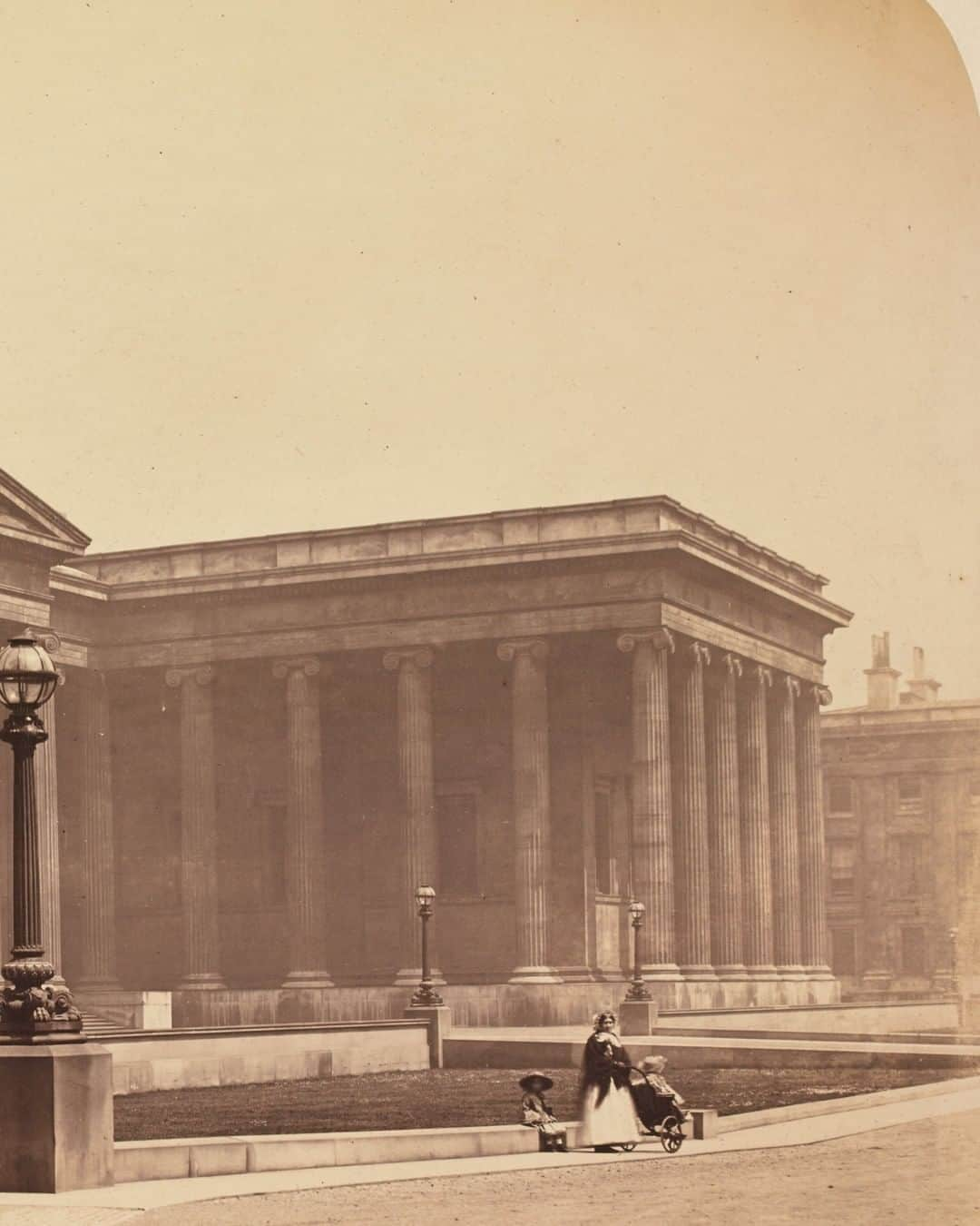 大英博物館さんのインスタグラム写真 - (大英博物館Instagram)「📸 It’s #WorldPhotographyDay 📸  This early photo of the Museum was taken by Roger Fenton in 1857.   Have you taken any pictures in our galleries? We’d love to see them – tag our location to be featured on our page 📍  Can’t wait to get snapping in the Museum again? Book tickets at britishmuseum.org/visit  #BritishMuseum #WorldPhotoDay #RogerFenton」8月19日 21時28分 - britishmuseum