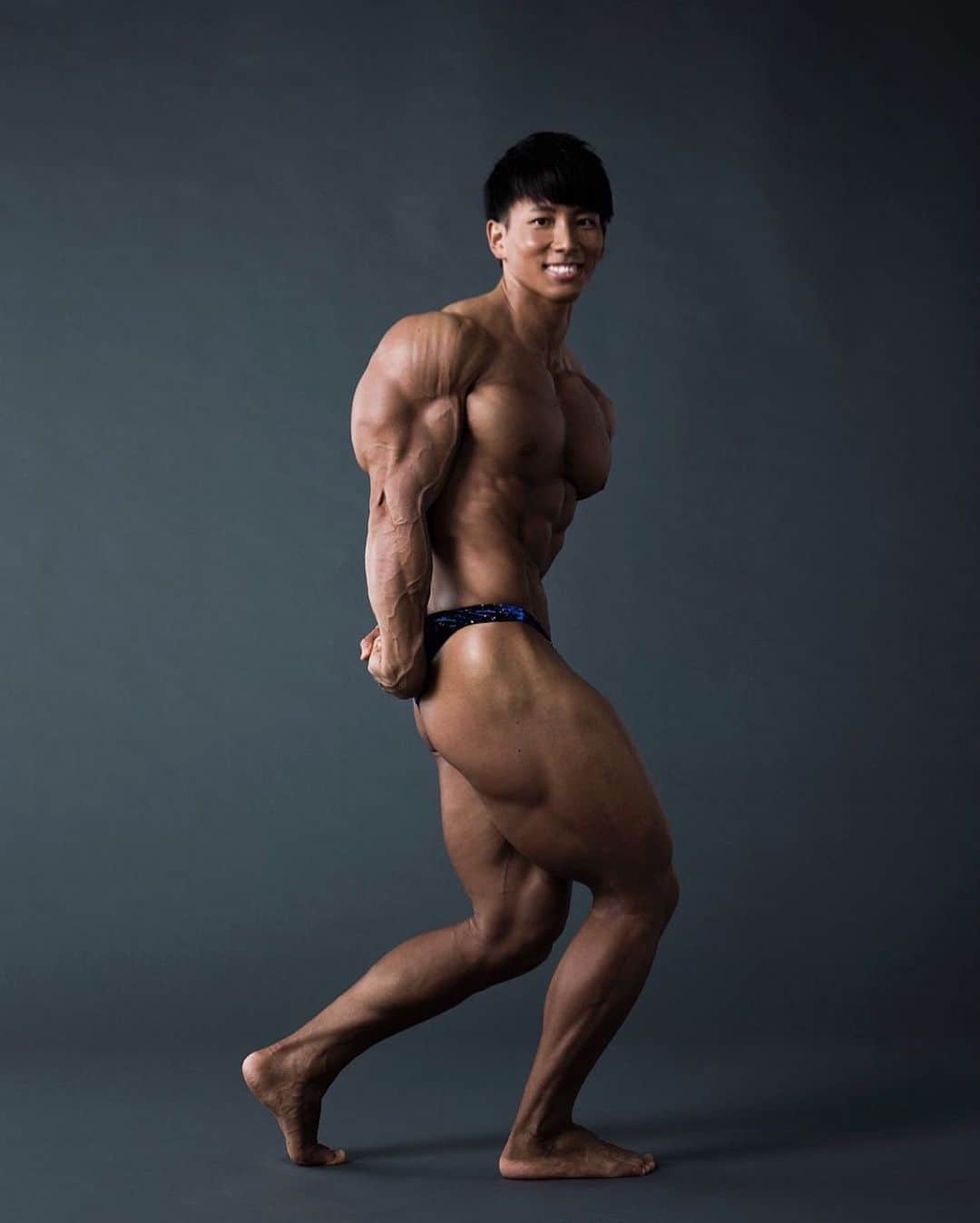 横川尚隆さんのインスタグラム写真 - (横川尚隆Instagram)「去年のわたし、﻿ 体に顔面がいっぱいついてる。﻿ ﻿ ﻿ #bodybuilding#ボディビル#training#workout﻿ #トレーニング#ワークアウト#筋トレ#fitness#フィットネス#筋肉 #腹筋#physique#フィジーク」8月19日 21時29分 - yokokawa_naotaka