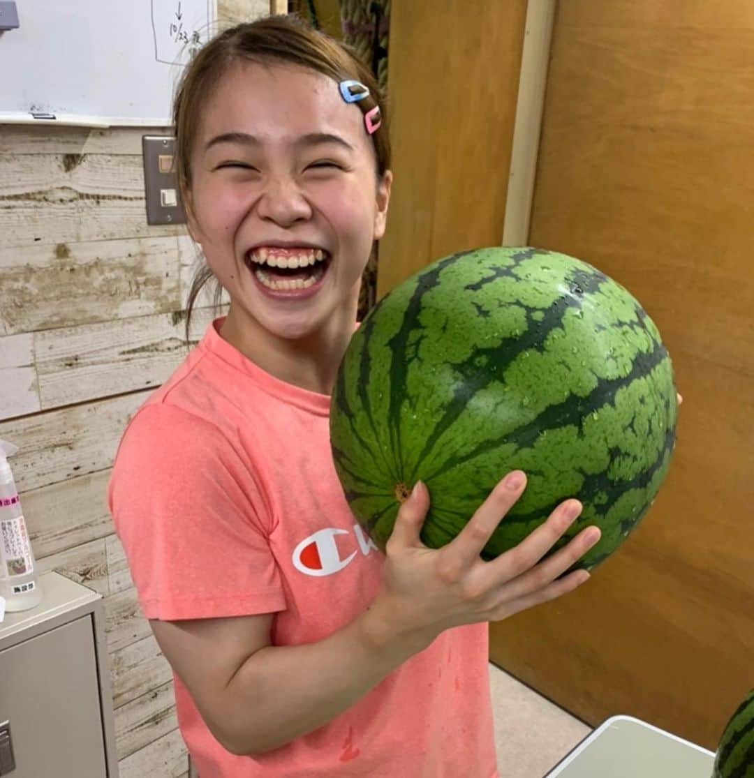 杉原愛子さんのインスタグラム写真 - (杉原愛子Instagram)「#スイカ #🍉 #めっちゃ甘くて美味しかった😋 #スイカドレス #スイカを世界一愛してるさきちゃん😂 #きゅんです❤️ #カメラ女子 #土橋ココ」8月19日 21時42分 - aiko_sugihara